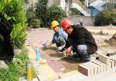 中國一冶湖北分公司海綿工程建設助力學校環境提升